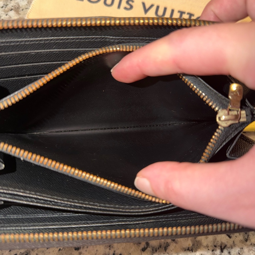 🔥Authentic Louis Vuitton Monogram Giant Zippy Wallet New Collection Microchip🔥 - Picture 5 of 6